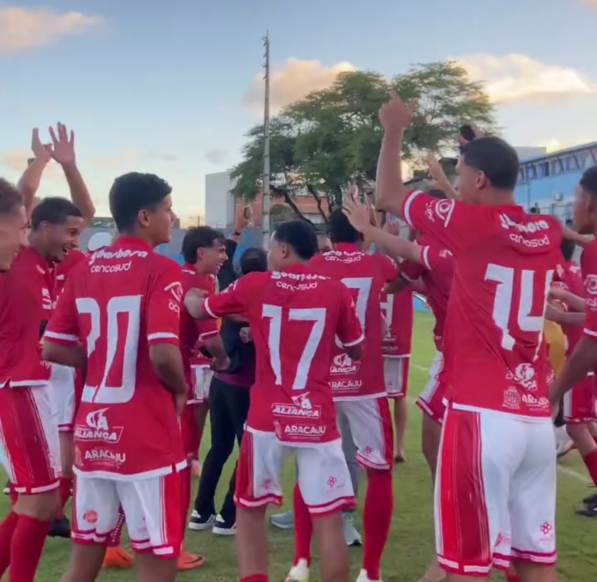 Sergipe vence clássico, elimina Confiança e avança no Sergipano Sub-20