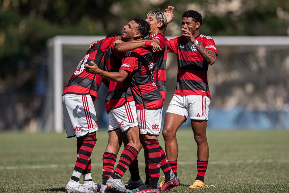 No Carioca sub-17, Flamengo goleia a Portuguesa; veja os gols e mais  resultados, campeonato carioca