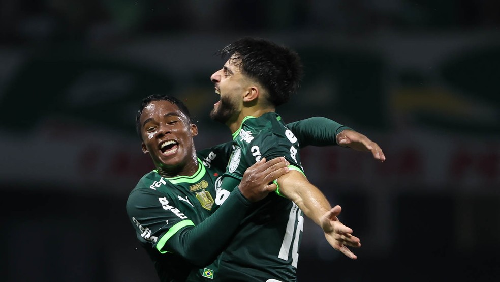 Endrick e Flaco López são opções de Rony na posição de centroavante do Palmeiras — Foto: Cesar Greco/Palmeiras