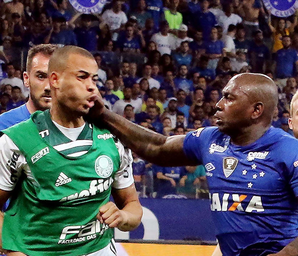 Sass&aacute; e Mayke foram expuls&atilde;o por briga na semifinal da Copa do Brasile em 2018 &mdash; Foto: infoesporte