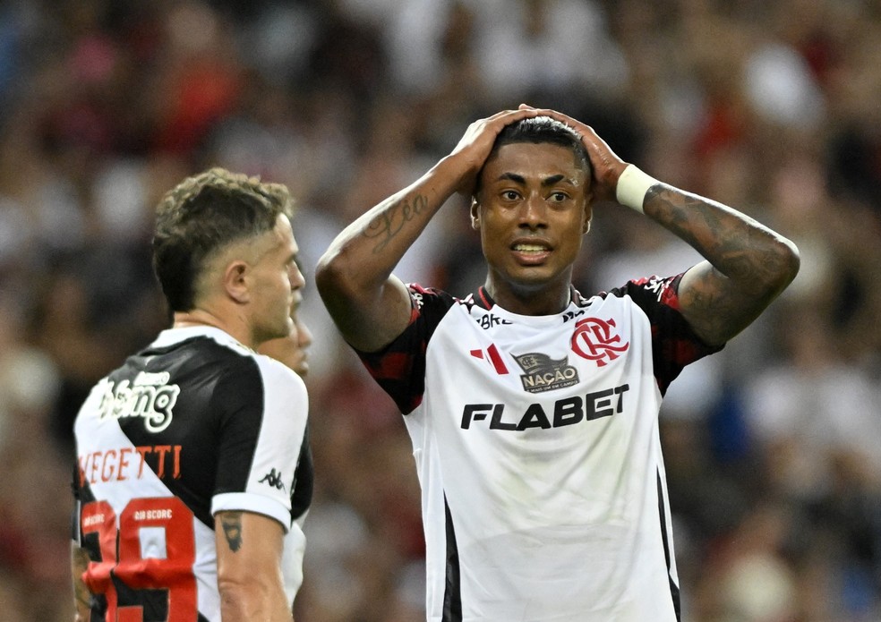 Bruno Henrique j fez seis jogos depois do indiciamento, mas no se destacou  Foto: Andr Duro