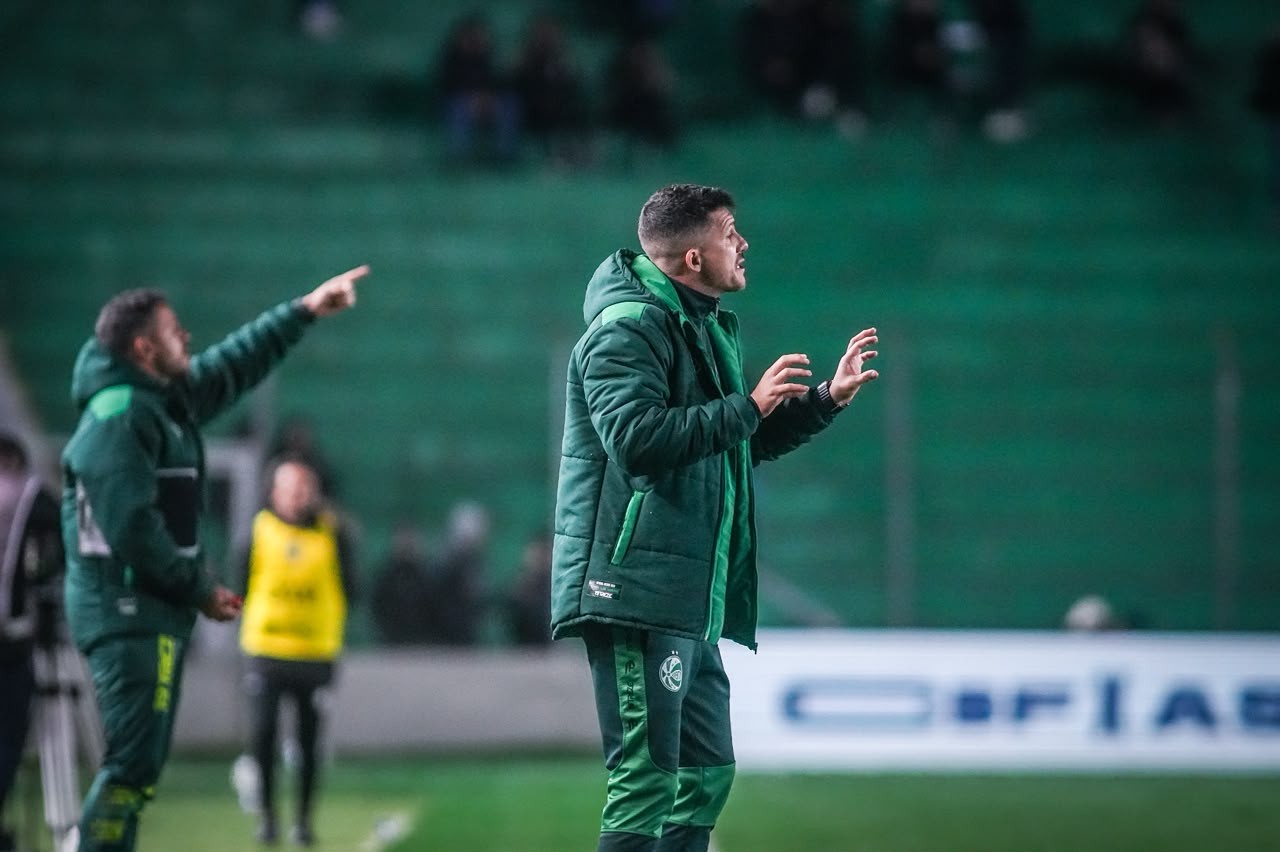 Barbieri avalia vitória entre grandes jogos do Juventude no ano e reforça interesse em permanecer