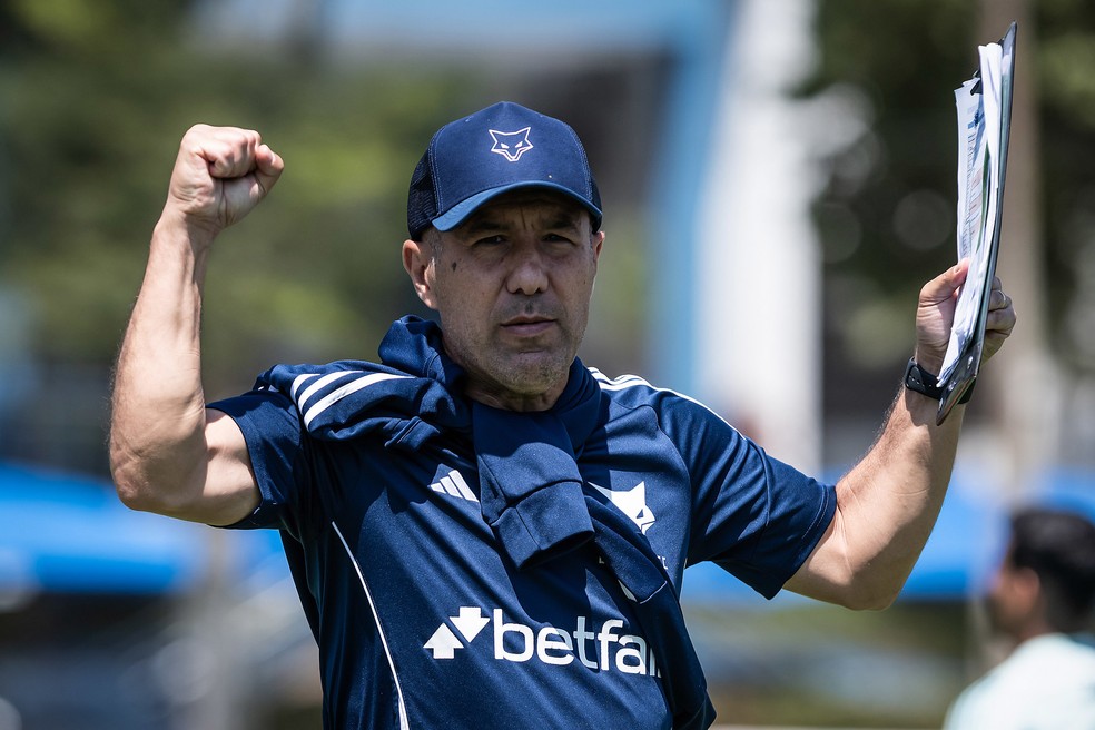 Leonardo Jardim  terá elenco completo pela primeira vez no Cruzeiro — Foto: Gustavo Aleixo/ Cruzeiro