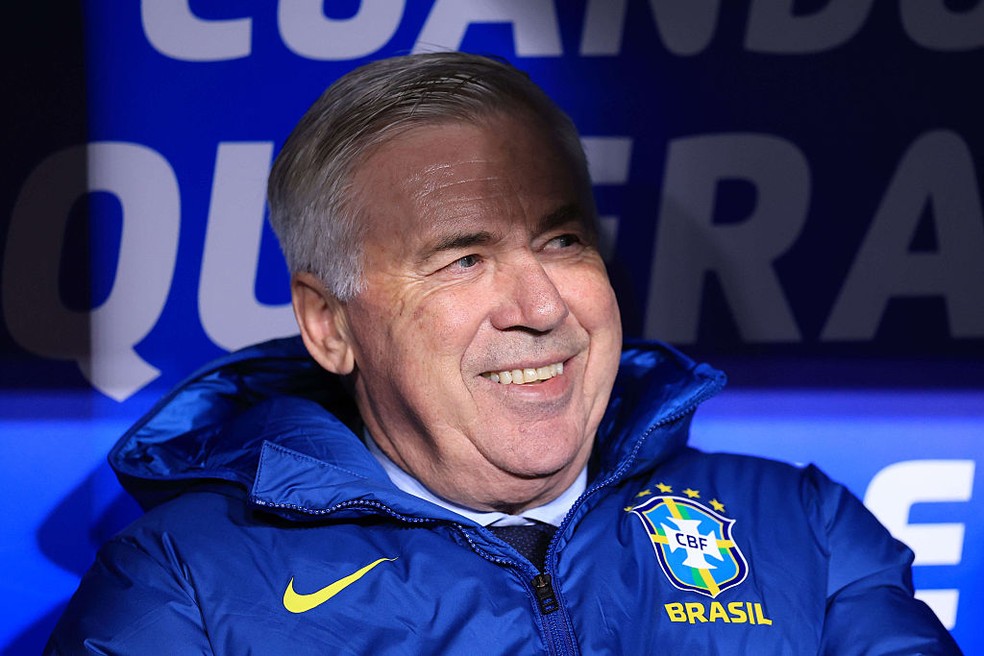 Carlo Ancelotti em Bolívia x Brasil — Foto: Getty Images