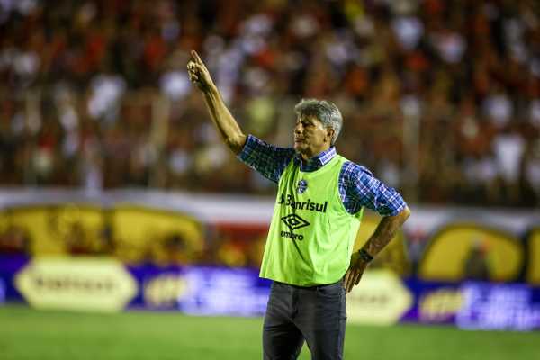 FUTURO INDEFINIDO! Renato adia definição sobre futuro no Grêmio para última rodada em reunião rápida.