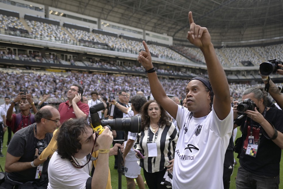 Jogo das lendas da Conmebol terá Ronaldinho e convidado 'inusitado