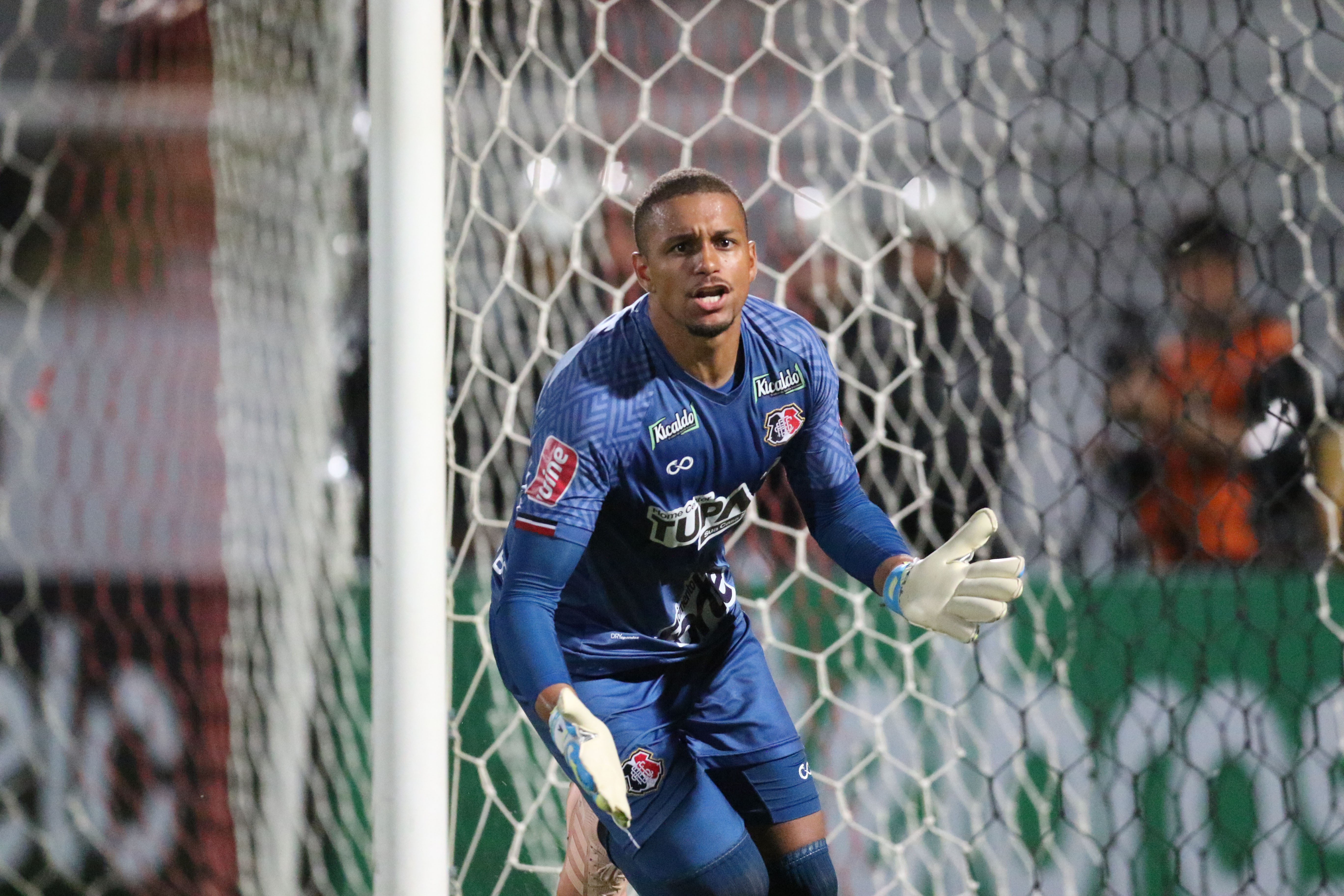 Chapecoense tem interesse no goleiro Anderson, do Santa Cruz