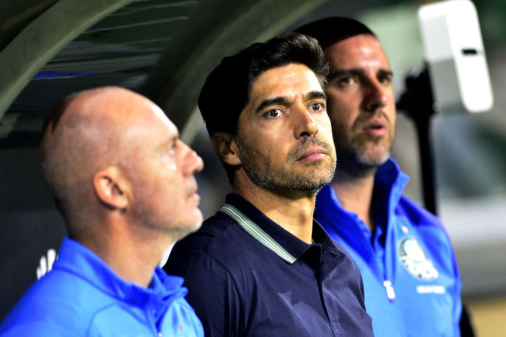 CADE A BASE? Técnico abre mão de promessas em semana decisiva