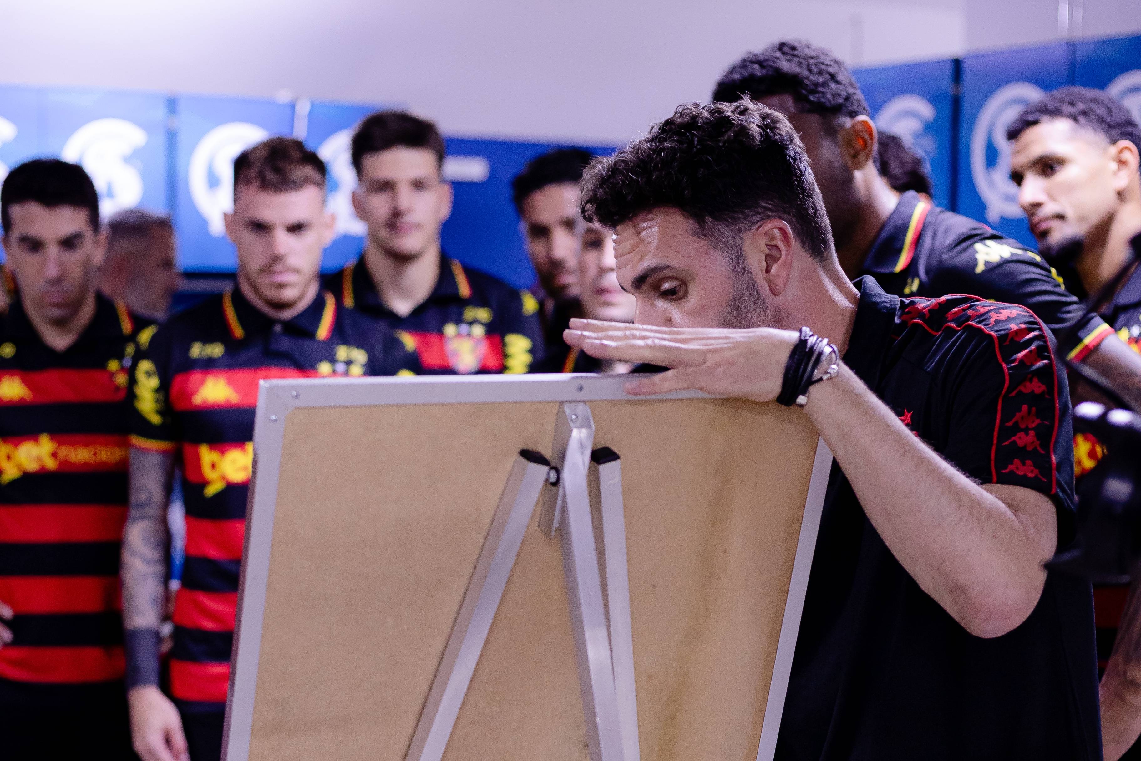 Com elenco completo, Soso tem missão de encontrar Sport ideal para reta final da Série B