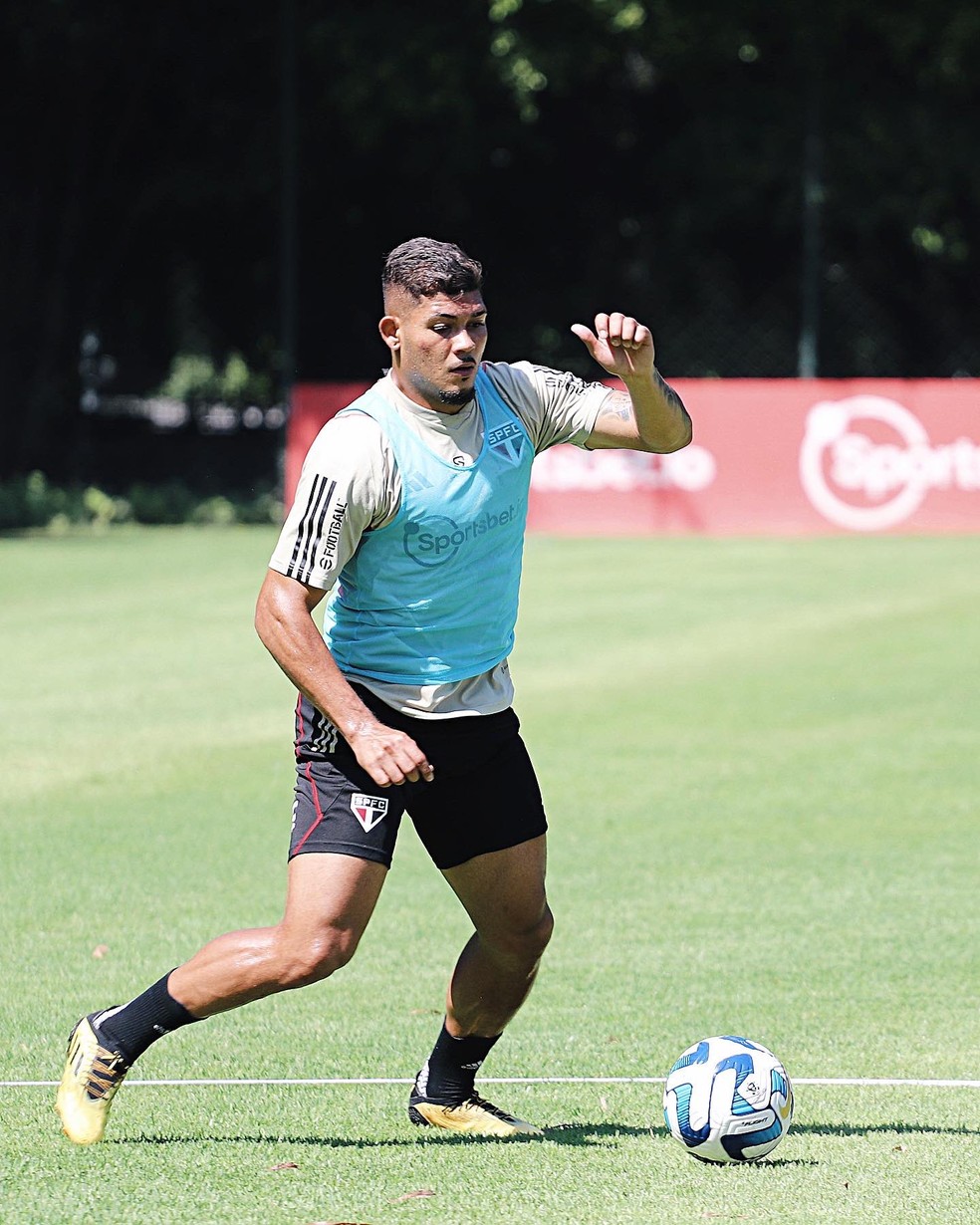 Erison, do São Paulo, durante treino no CT da Barra Funda — Foto: Divulgação