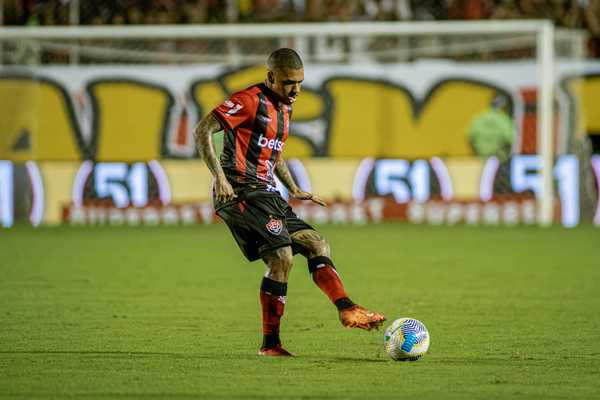 Grêmio busca três reforços e zagueiro na reta final da janela do Gauchão.