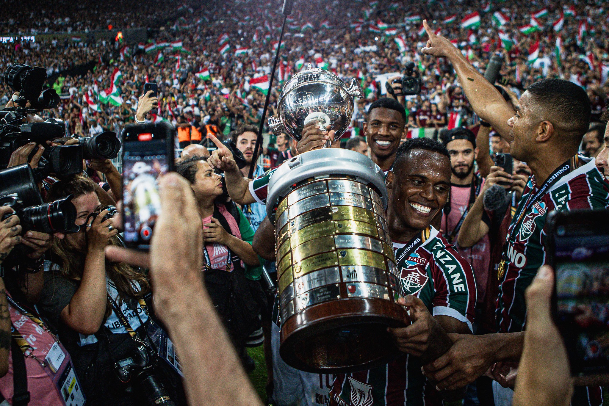 Wolverhampton oferece para Arias salário menor do que o valor recebido pelo jogador no Fluminense