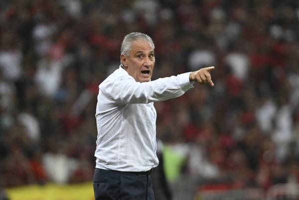 Um mês de Tite no Flamengo: vídeos diários, correções imediatas e relações humanas restabelecidas