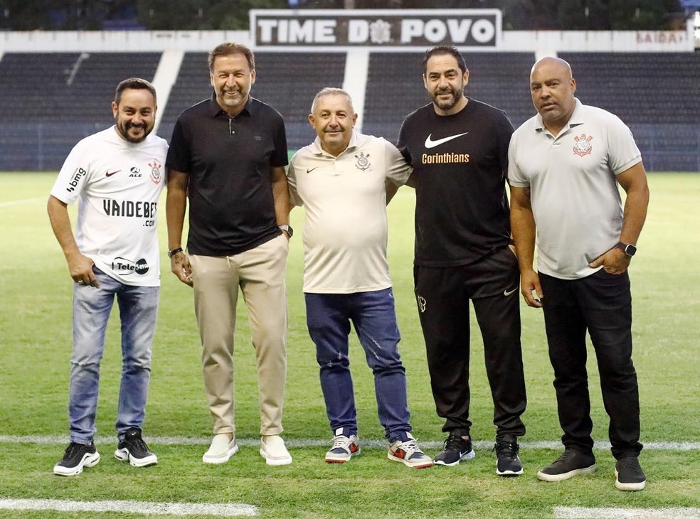 Claudinei Alves, Augusto Melo, Valmir Costa, Chicão e Batata, dirigentes do Corinthians — Foto: Reprodução/Instagram