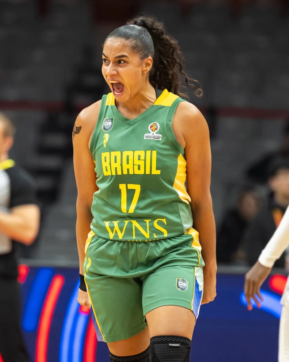 Cacá Martins em ação no Brasil x Mali no basquete — Foto: Divulgação / Fiba WWC