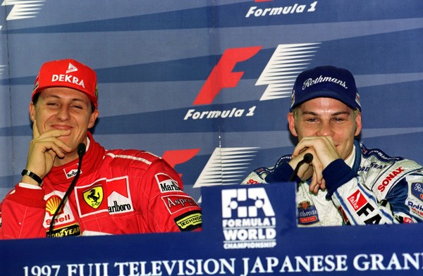 Em 1997, Ferrari, Schumacher e Irvine deram nó tático na Williams