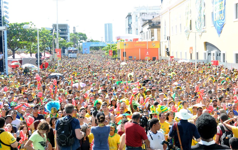 Prefeitura do Recife montará estrutura com telão para os jogos da Copa do  Mundo