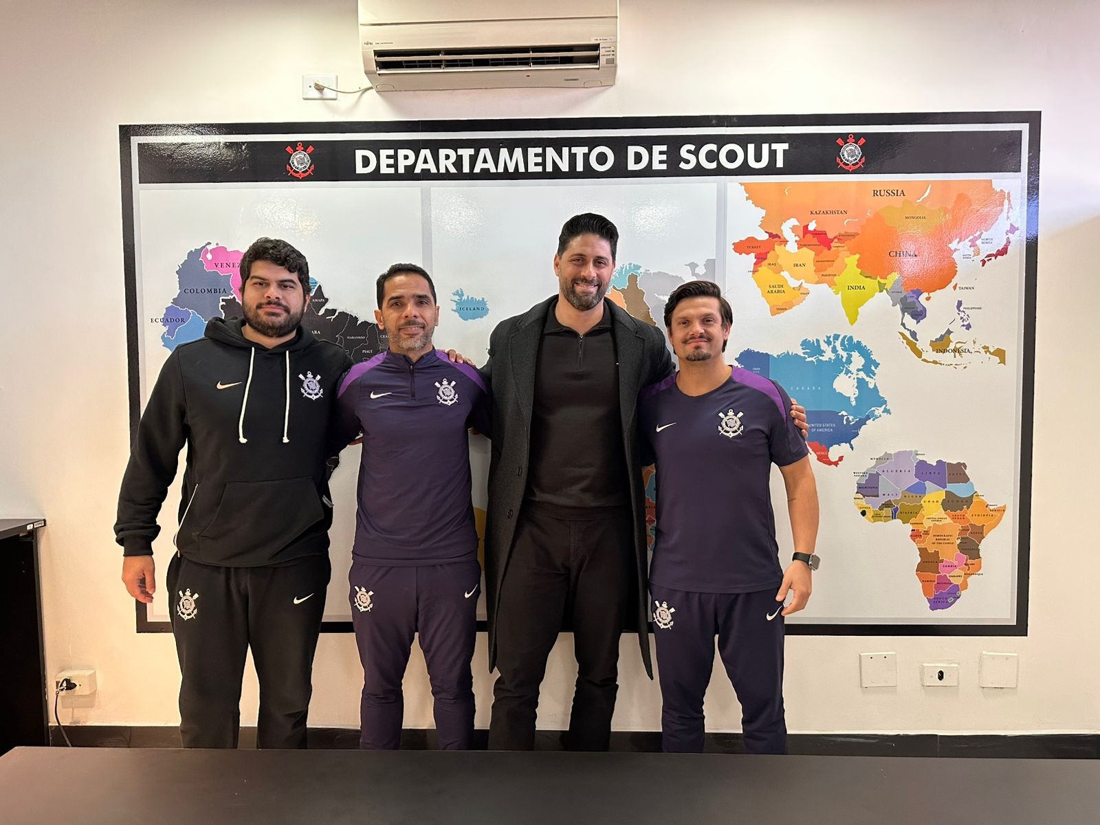 busca por reforços no departamento de scout do Corinthians