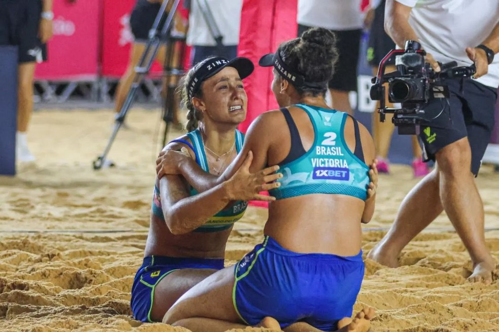 Thamela e Vic derrotaram Talita e Taiana na grande final — Foto: Divulgação/CBV