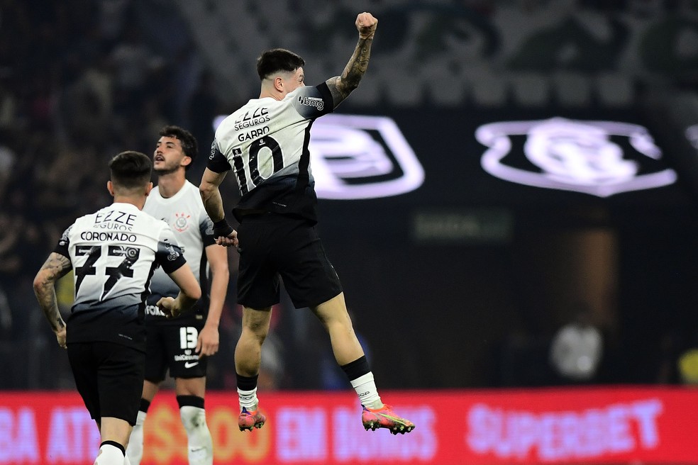 Garro comemora gol do Corinthians contra o Juventude