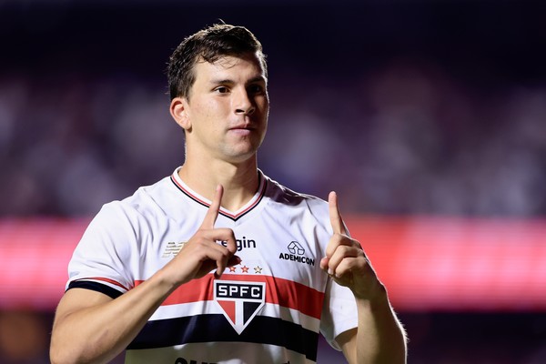 Carrasco dos rivais!! Artilheiro do São Paulo marca contra o Corinthians e Santos e conquista a confiança de Crespo!