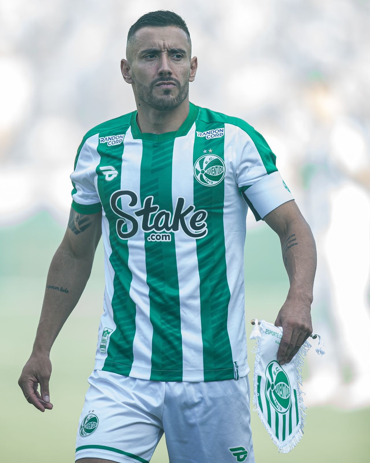 Mais do que sobrevivente, Alan Ruschel melhora números após tragédia e ...