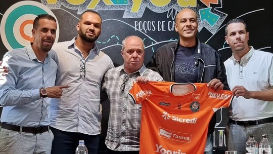 Lembra dele? Ex-zagueiro Alex Silva, o 'Pirulito', é anunciado como treinador por clube da 3ª divisãocomo ganhar dinheiro no cassino betanoMG