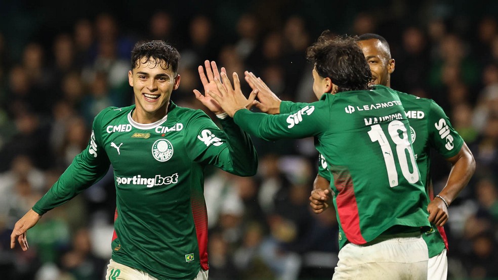 Sosa comemora gol do Palmeiras contra o Coritiba — Foto: Cesar Greco/Palmeiras