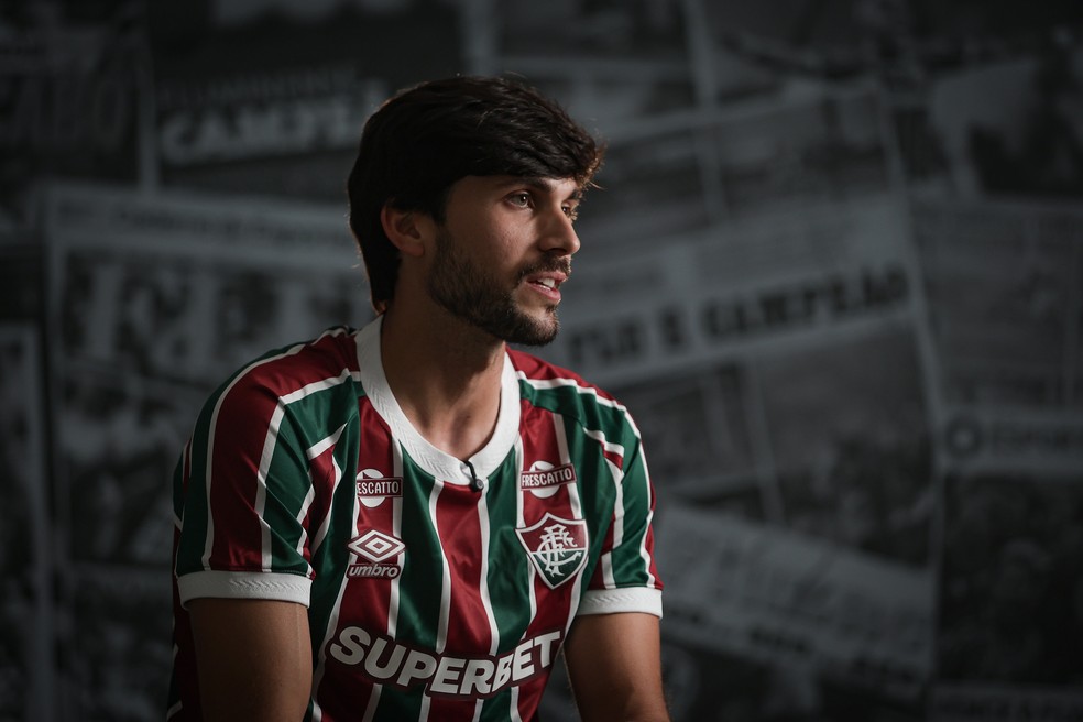 Igor Rabello com a camisa do Fluminense — Foto: Marcelo Gonçalves/FFC