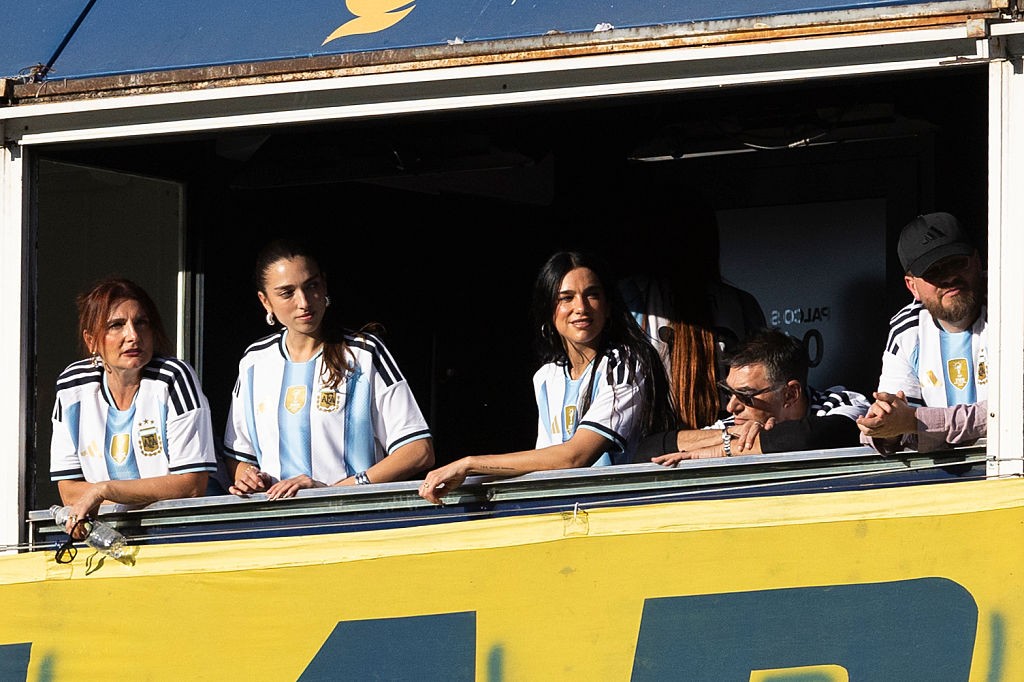 De caldeirão a cenário pop de Dua Lipa e famosos: Bombonera vira ponto turístico obrigatório