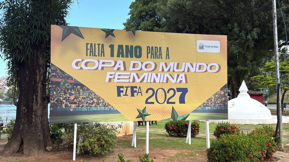 Placa no Dique do Tororó registra um ano para Copa do Mundo Feminina — Foto: Gabrielle Gomes