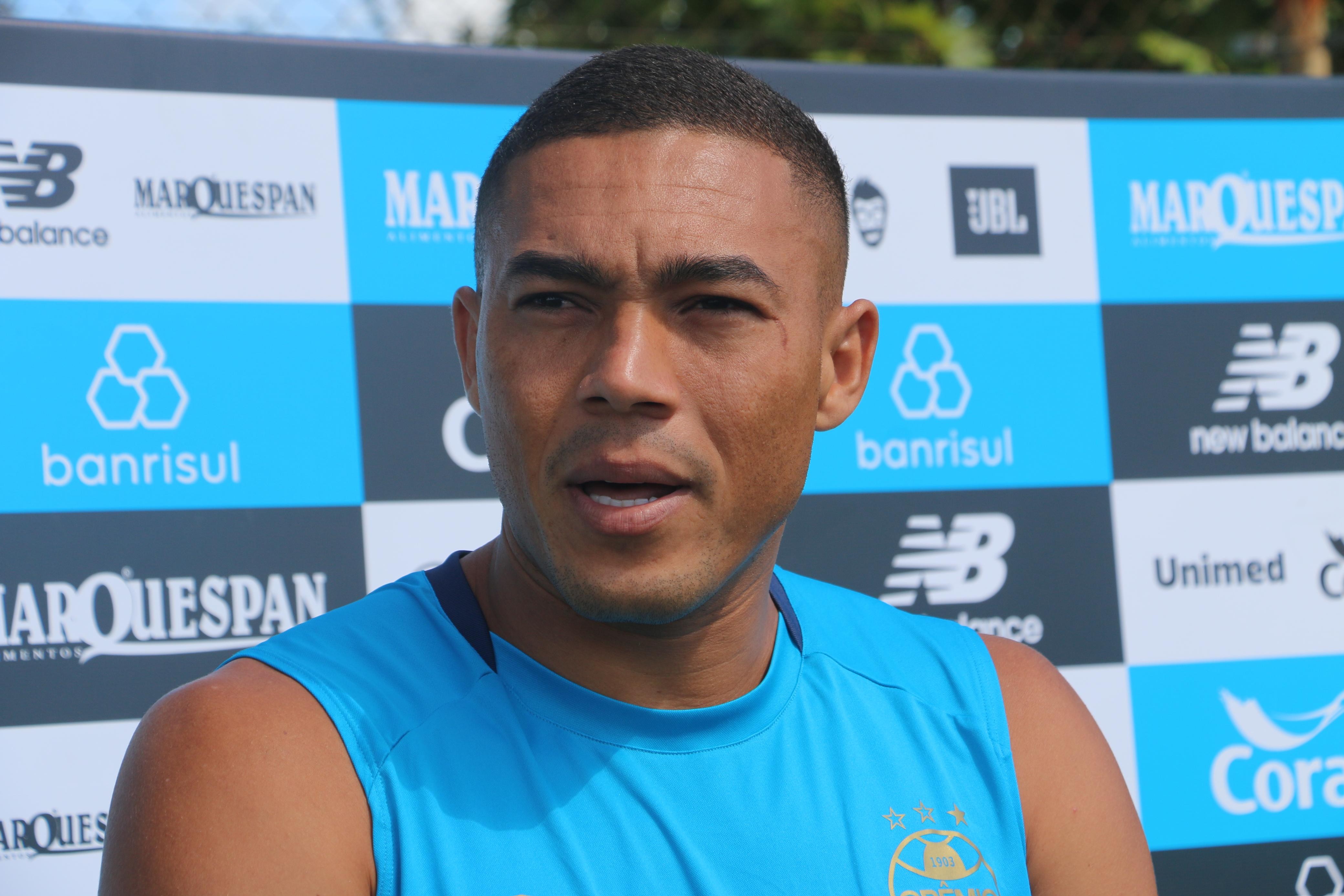 Diferenças nas Preparações de Luís Castro e Mano Menezes no Grêmio