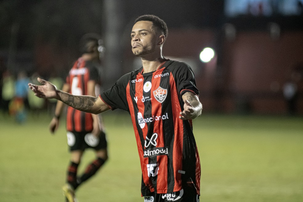 Matheusinho após gol sobre o Tombense — Foto: Victor Ferreira / EC Vitória / Divulgação