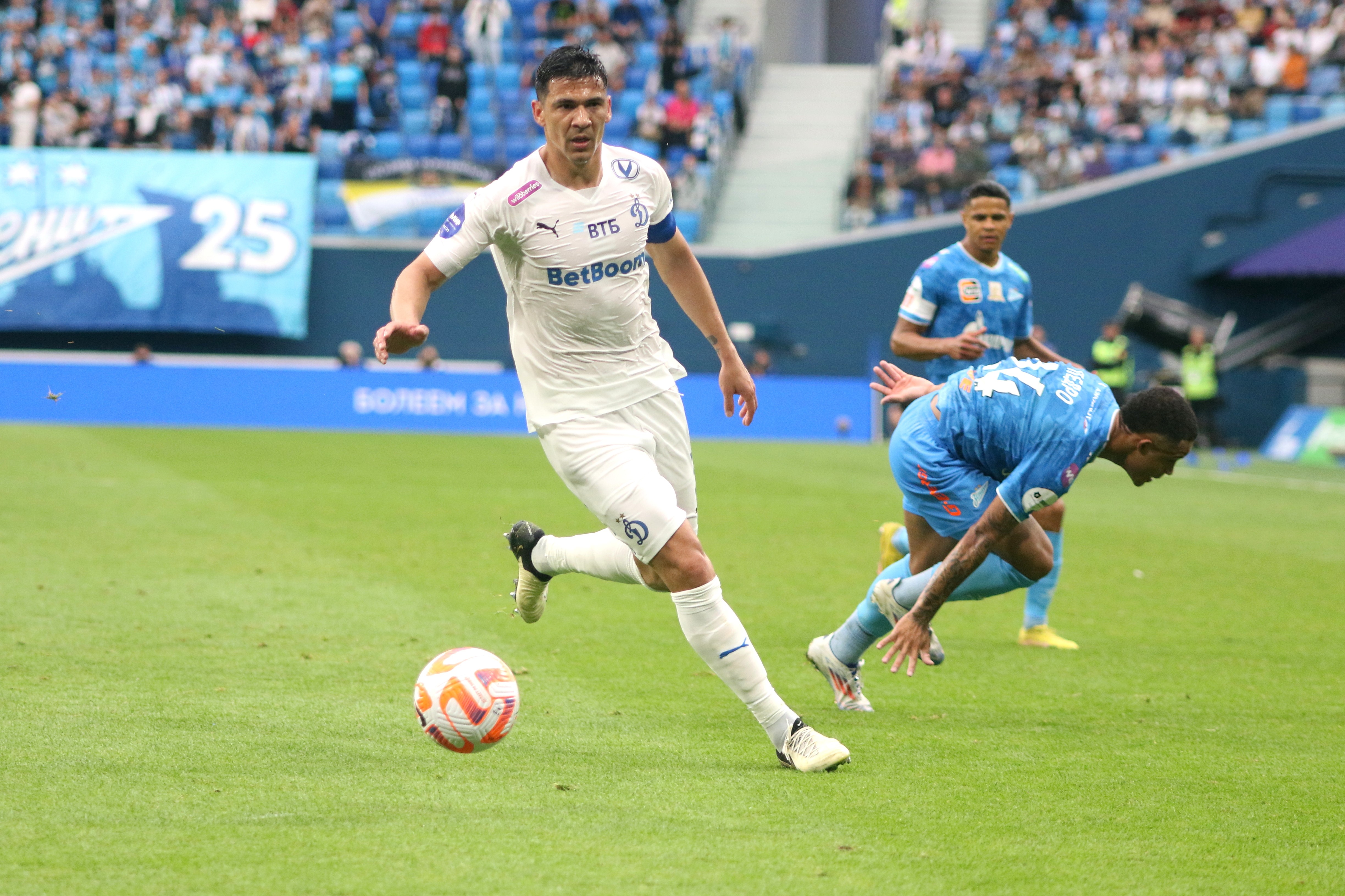 Grêmio encaminha contratação de zagueiro Balbuena para reforçar equipe na temporada.