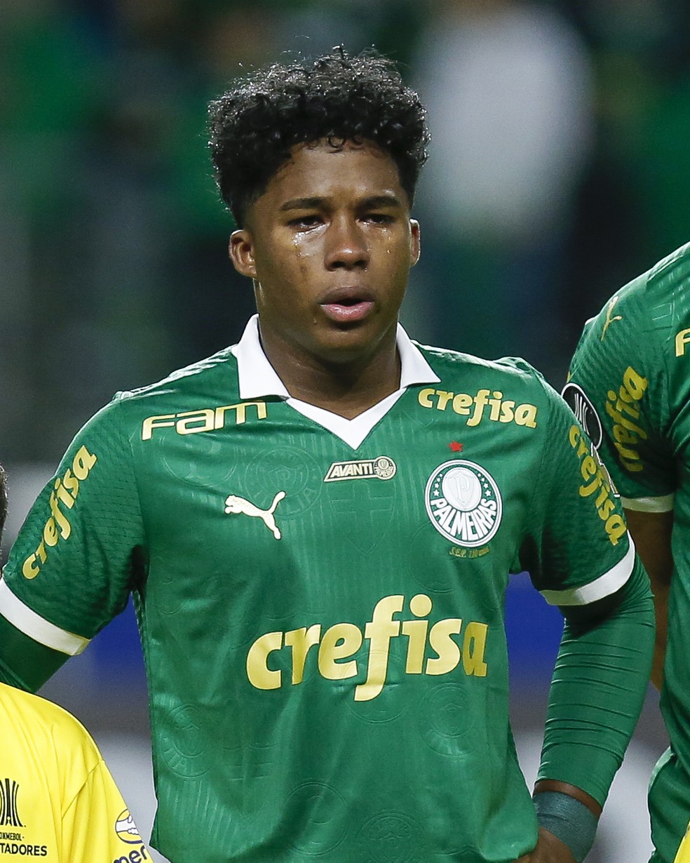 Endrick chora com homenagem da torcida no Allianz Parque — Foto: Conmebol