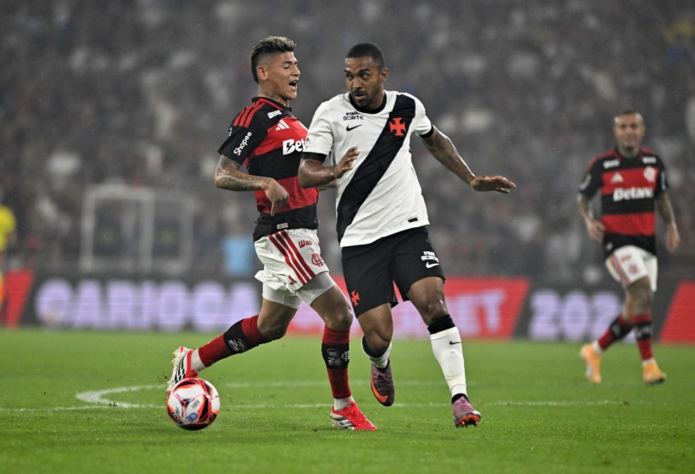 Carrascal e Paulo Henrique - Flamengo x Vasco � Foto: Andr� Dur�o