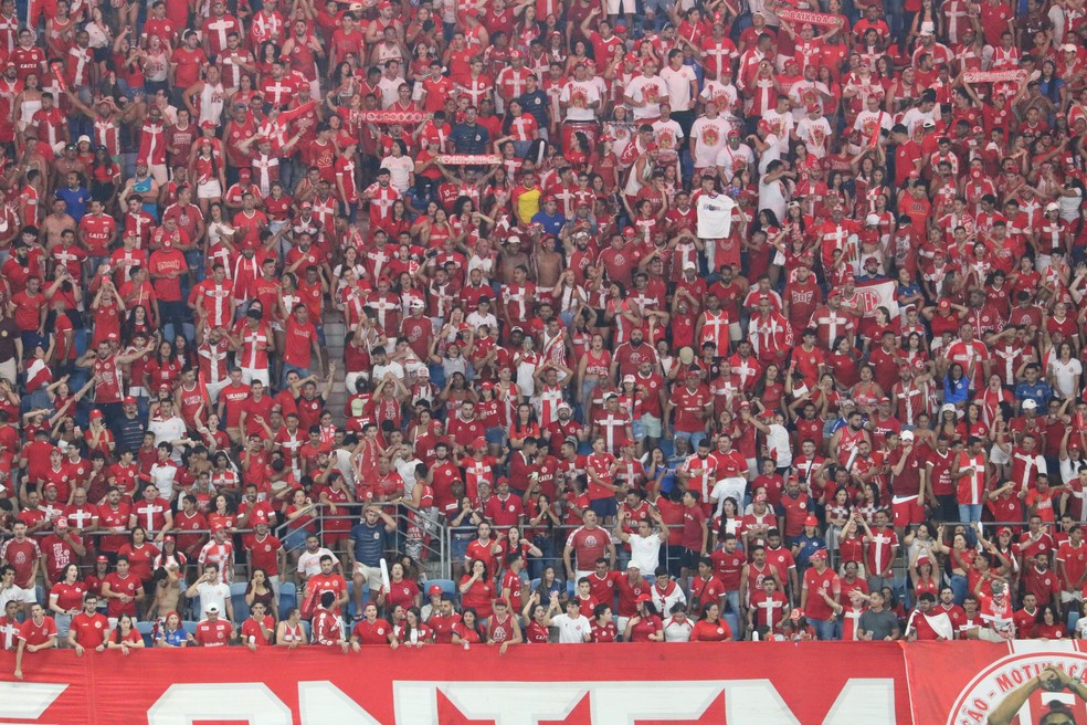 Torcida do América-RN fez a parte dela, mas time não correspondeu — Foto: Augusto César Gomes
