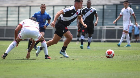 Atacante do Vasco vibra com título Carioca Sub-20 e provoca Flamengo: "Normal ganhar deles" 