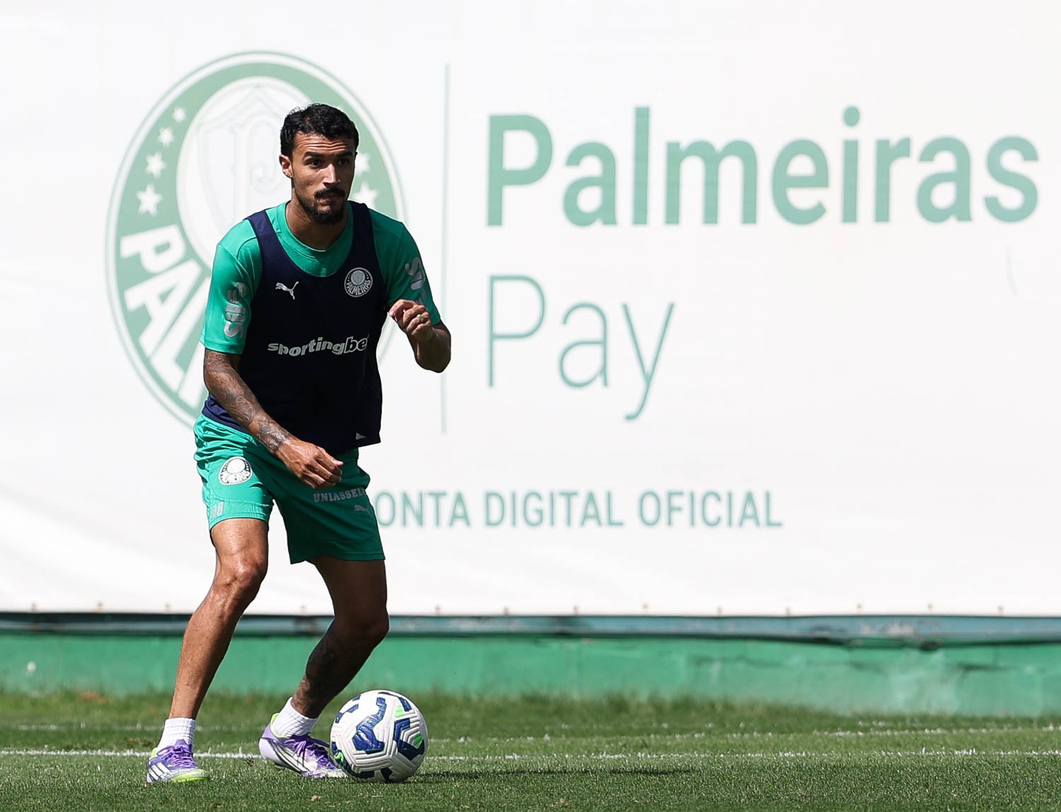 Jefté e Carlos Miguel realizam treino completo, enquanto Sosa faz trabalho específico