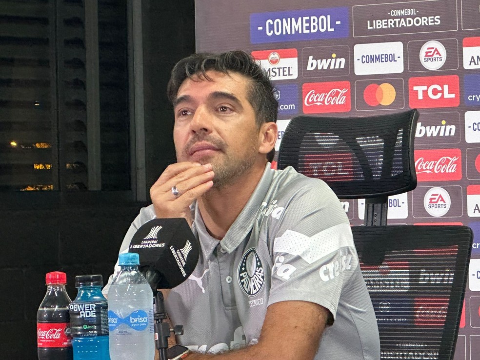 Abel Ferreira, técnico do Palmeiras, durante entrevista coletiva — Foto: Emilio Botta