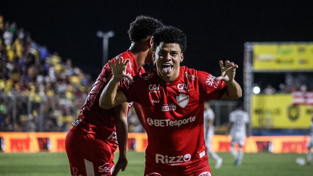 Emerson Urso fez o gol da virada do Vila Nova