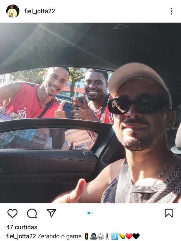 Sampaoli presenteou um vendedor ambulante com a camisa do Flamengo