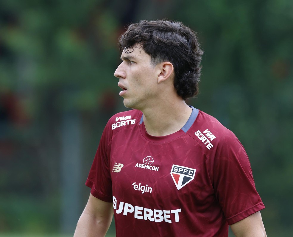 Sem caixa, São Paulo admite negociar Ferraresi após sondagem do Botafogo