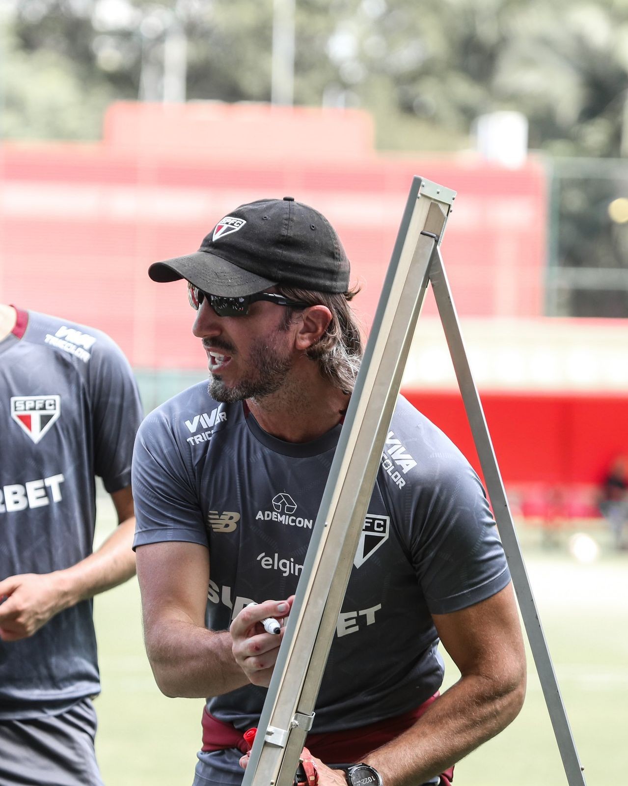 SÃO PAULO SE PREPARA PARA MARATONA DE JOGOS! Estreia no Brasileirão marca início de desafios intensos!