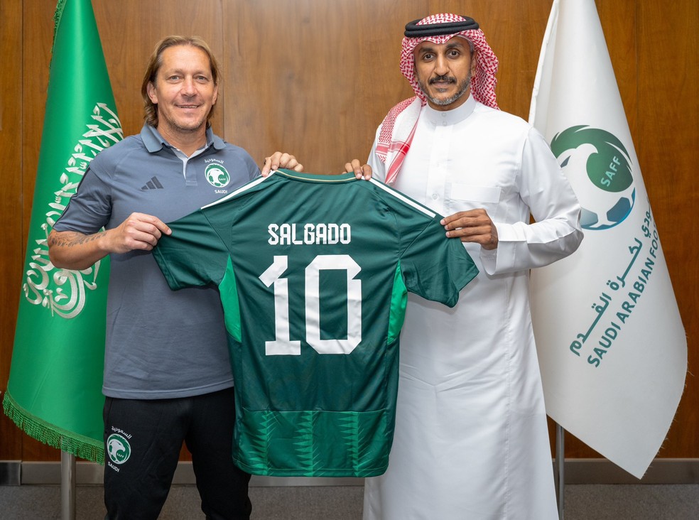 Míchel Salgado faz parte do programa de formação de jovens jogadores da Arábia Saudita desde 2024 — Foto: Divulgação/Saudi_NT