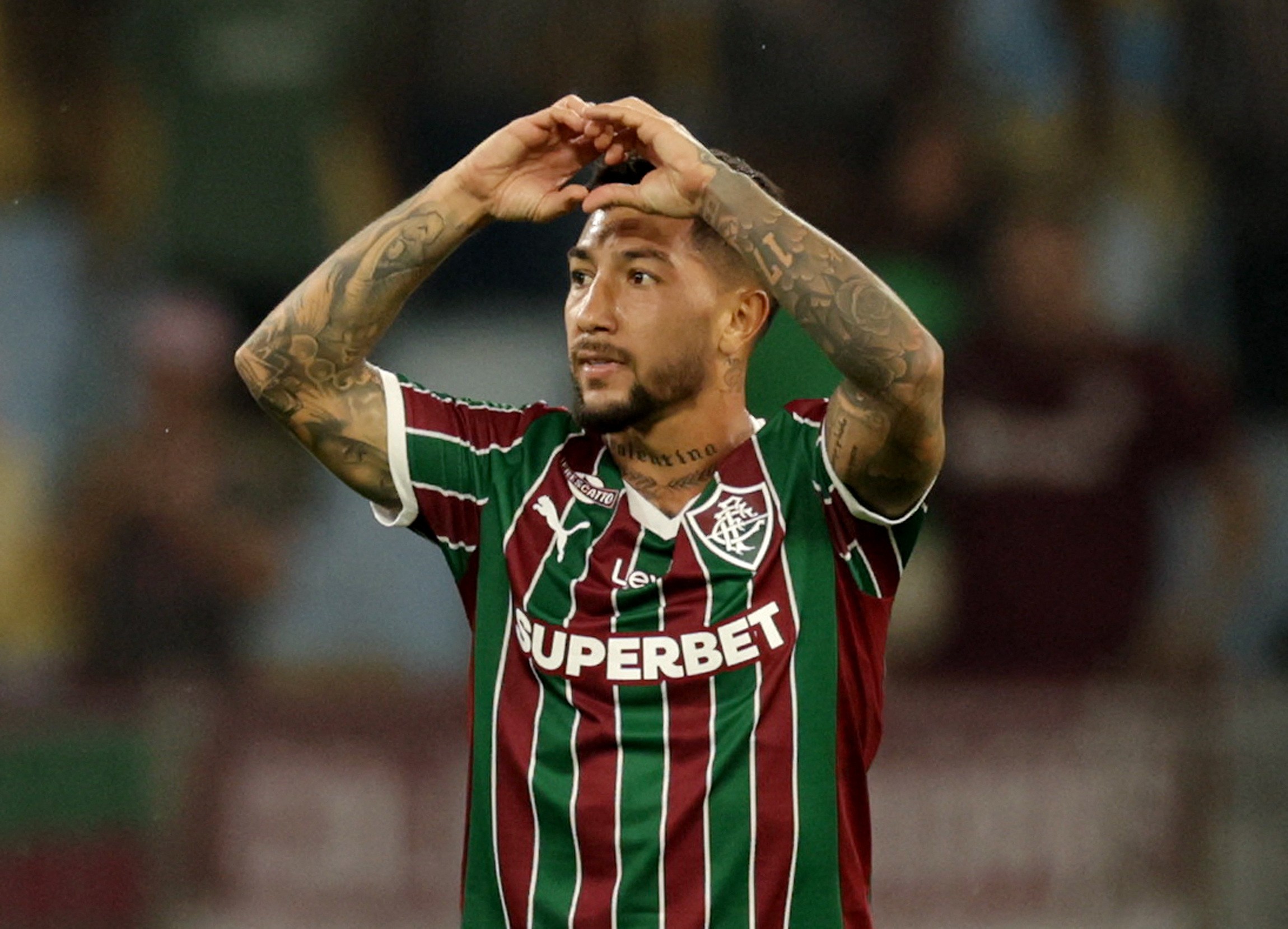 Lucho Acosta cita Conca e revela 'brincadeira' com a mãe sobre tatuagens: 