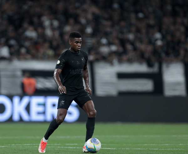 Corinthians negocia atraso de R$ 6 milhões por Félix Torres com clube mexicano