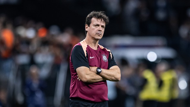 Fernando Diniz viu o time sobrar no primeiro tempo
