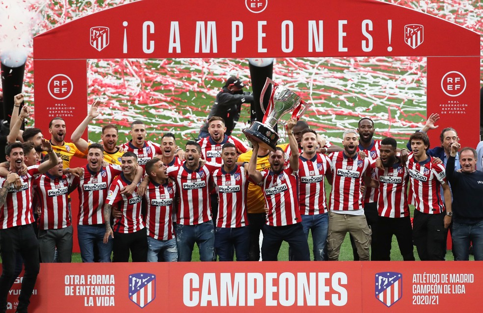 Campeão espanhol, Suárez confirma permanência do Atlético de