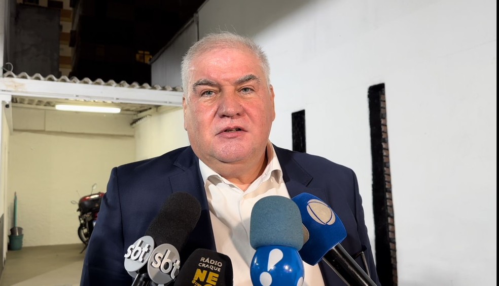 Rubens Gomes, o Rubão, ex-diretor de futebol do Corinthians na saída da delegacia — Foto: Bruno Cassucci